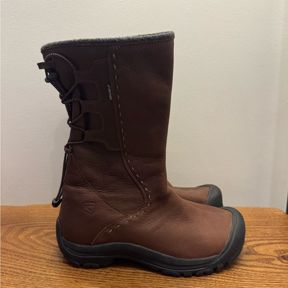 Keen women’s Winthrop II size 9.5